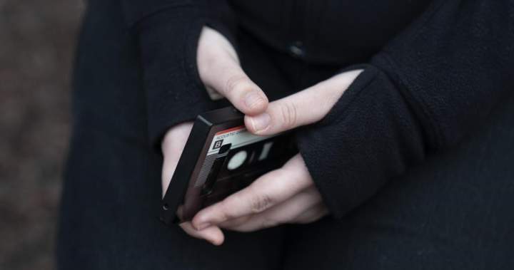 Experts say Canadian youth social media ban likely to see Charter challenge – National